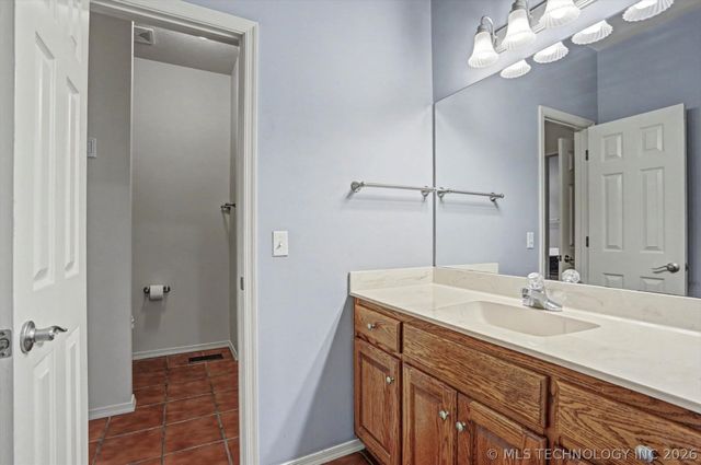 19000 E Knightsbridge Road, Owasso, OK 74055