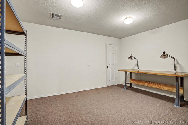 19000 E Knightsbridge Road, Owasso, OK 74055