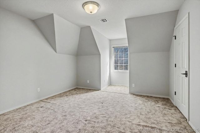 19000 E Knightsbridge Road, Owasso, OK 74055