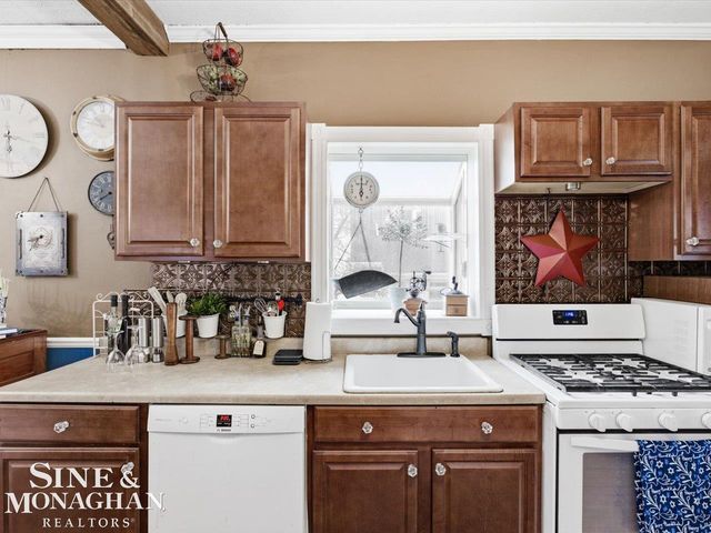 1713 St Clair River Drive, Algonac, MI 48001