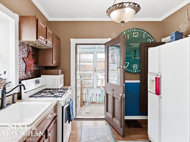 1713 St Clair River Drive, Algonac, MI 48001