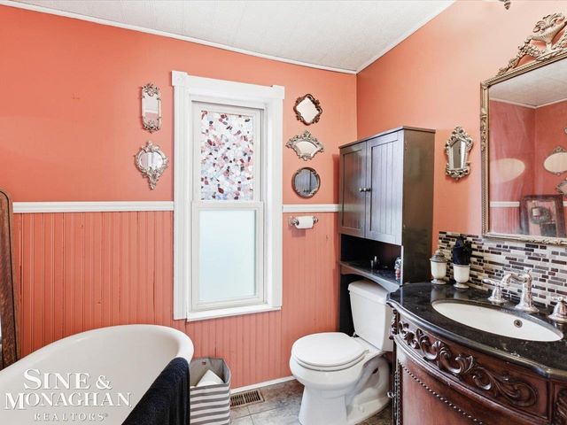 1713 St Clair River Drive, Algonac, MI 48001