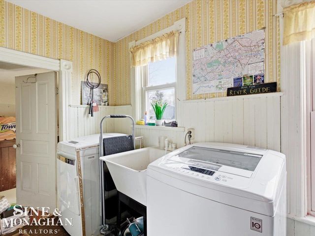 1713 St Clair River Drive, Algonac, MI 48001