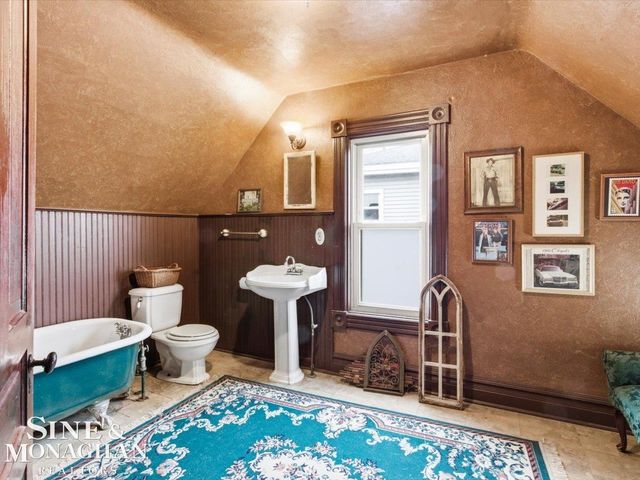 1713 St Clair River Drive, Algonac, MI 48001