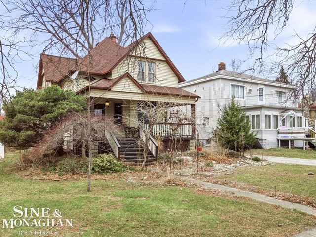 1713 St Clair River Drive, Algonac, MI 48001