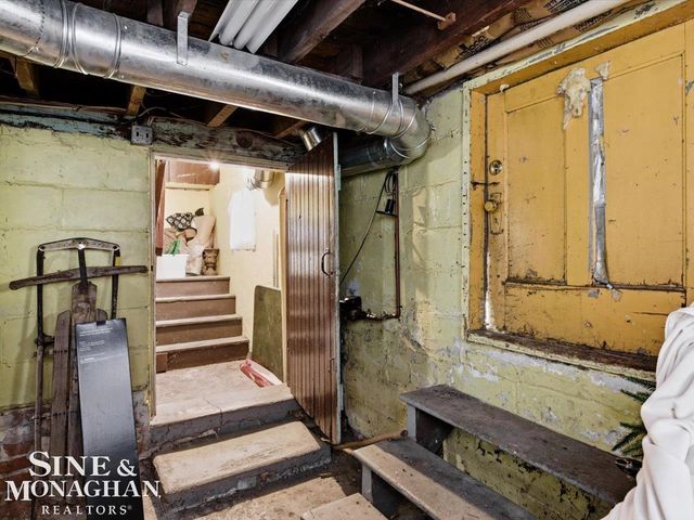 1713 St Clair River Drive, Algonac, MI 48001