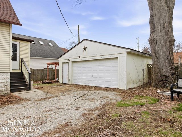 1713 St Clair River Drive, Algonac, MI 48001