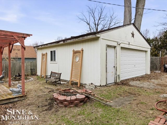 1713 St Clair River Drive, Algonac, MI 48001