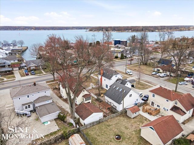 1713 St Clair River Drive, Algonac, MI 48001