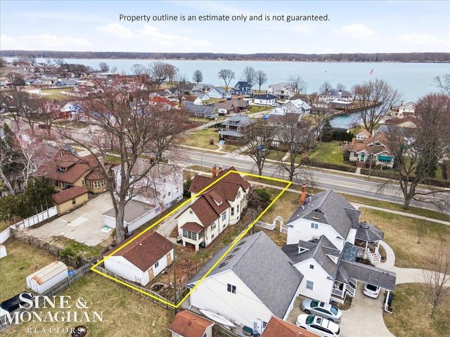 1713 St Clair River Drive, Algonac, MI 48001