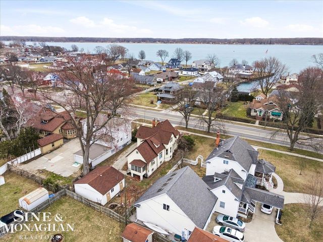 1713 St Clair River Drive, Algonac, MI 48001