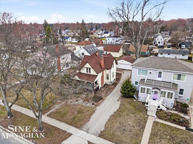 1713 St Clair River Drive, Algonac, MI 48001