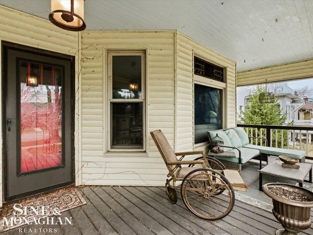 1713 St Clair River Drive, Algonac, MI 48001