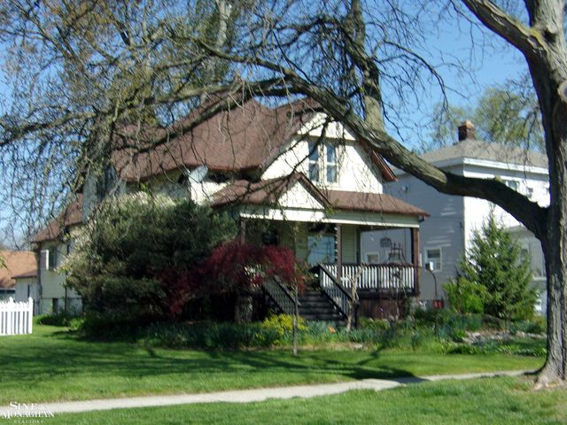 1713 St Clair River Drive, Algonac, MI 48001