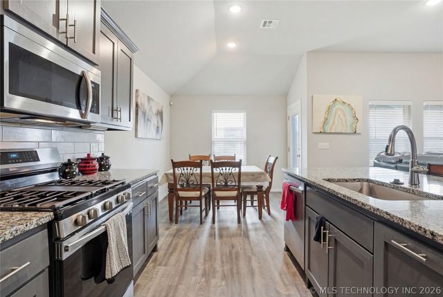 4915 E Galveston Place, Broken Arrow, OK 74014