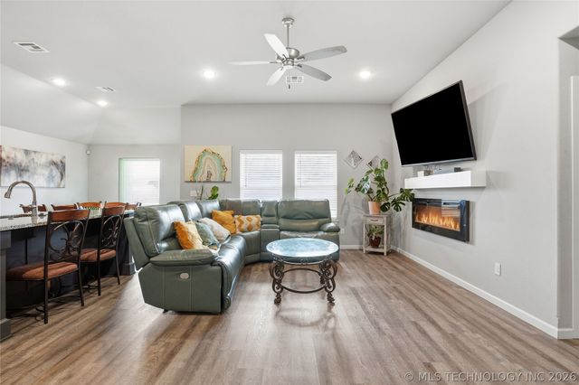 4915 E Galveston Place, Broken Arrow, OK 74014