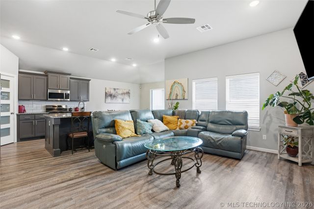 4915 E Galveston Place, Broken Arrow, OK 74014