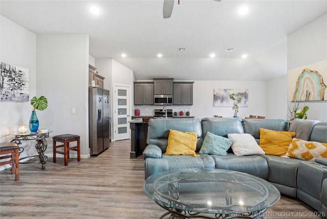 4915 E Galveston Place, Broken Arrow, OK 74014