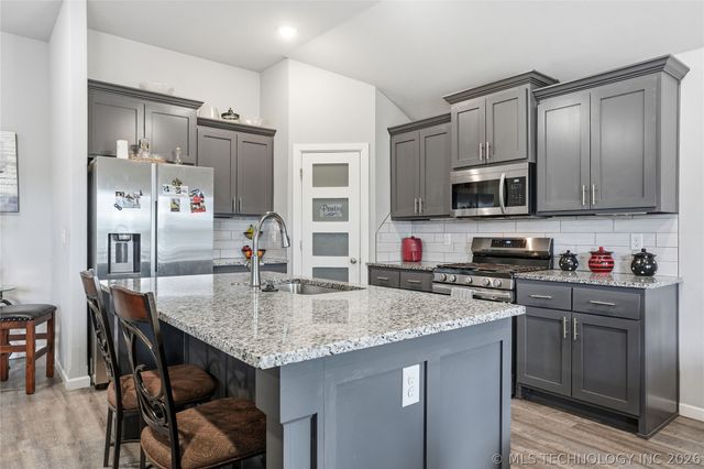 4915 E Galveston Place, Broken Arrow, OK 74014