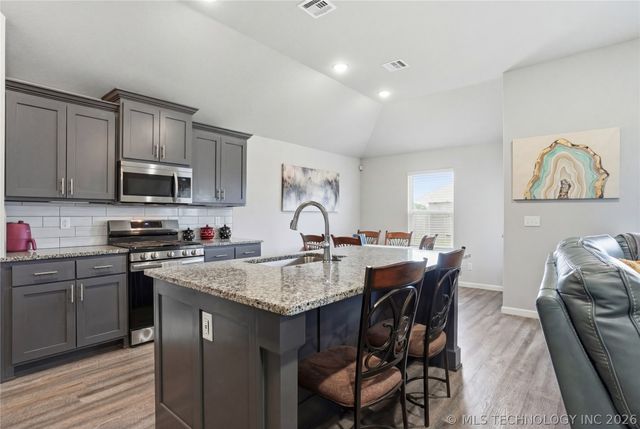 4915 E Galveston Place, Broken Arrow, OK 74014