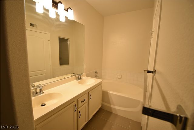 7713 Himalayas Avenue 104, Las Vegas, NV 89128