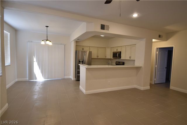 7713 Himalayas Avenue 104, Las Vegas, NV 89128