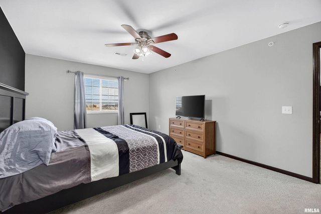 300 E FRANKLIN Street 203, Eldridge, IA 52748