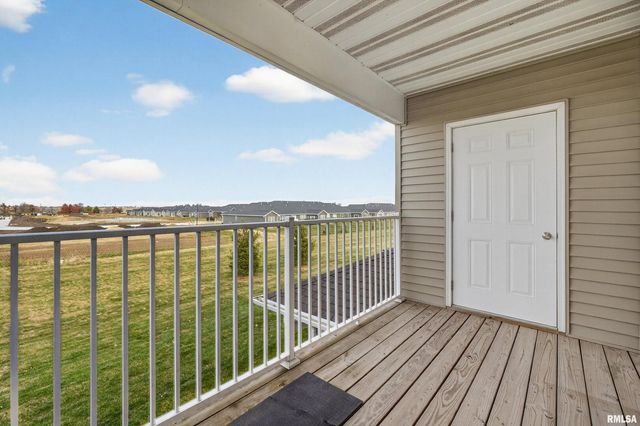 300 E FRANKLIN Street 203, Eldridge, IA 52748