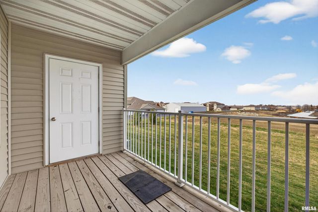 300 E FRANKLIN Street 203, Eldridge, IA 52748