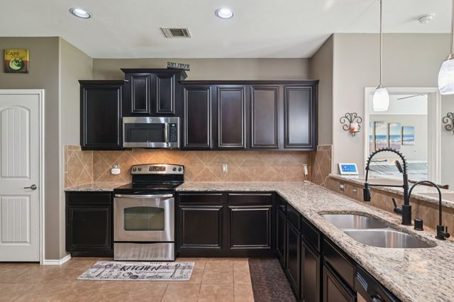 2002 Carriage Road, Heartland, TX 75126