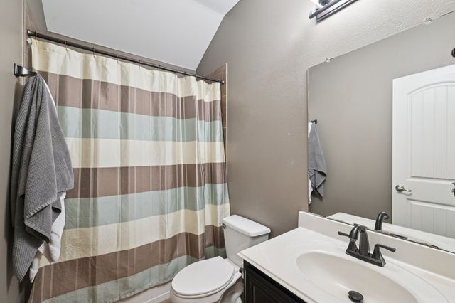 2002 Carriage Road, Heartland, TX 75126