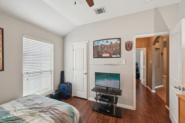 2002 Carriage Road, Heartland, TX 75126