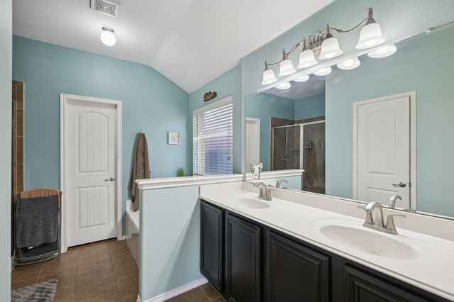 2002 Carriage Road, Heartland, TX 75126