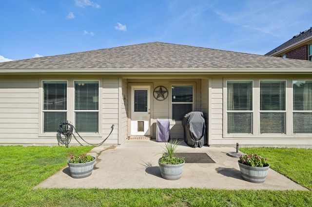 2002 Carriage Road, Heartland, TX 75126