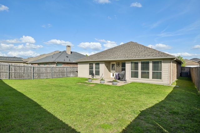 2002 Carriage Road, Heartland, TX 75126