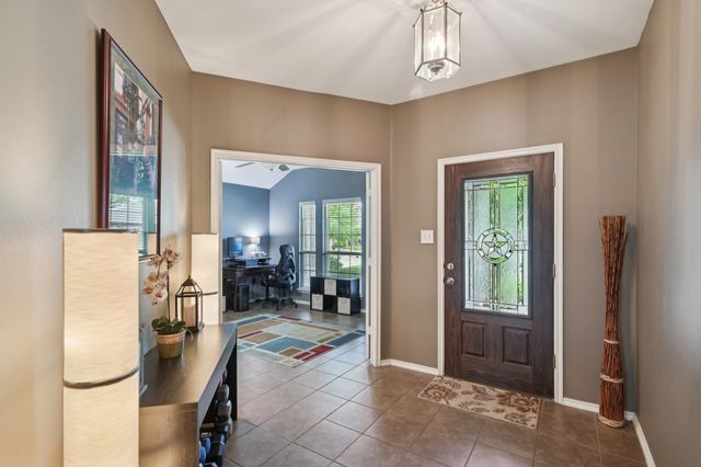 2002 Carriage Road, Heartland, TX 75126