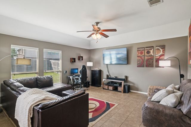 2002 Carriage Road, Heartland, TX 75126