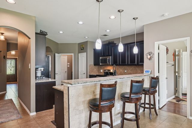 2002 Carriage Road, Heartland, TX 75126