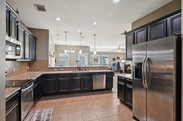 2002 Carriage Road, Heartland, TX 75126