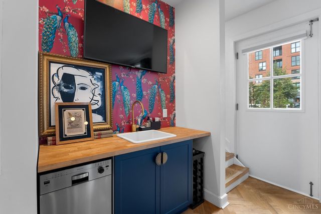 306 Grear Alley, Cincinnati, OH 45202