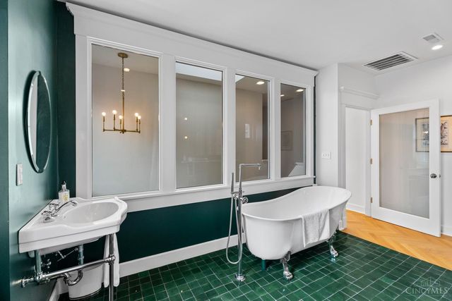 306 Grear Alley, Cincinnati, OH 45202