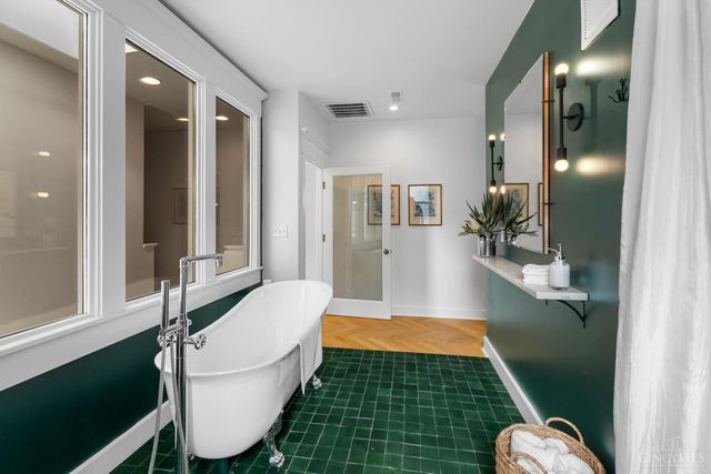 306 Grear Alley, Cincinnati, OH 45202