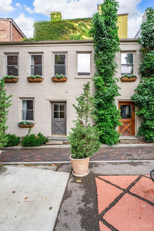 306 Grear Alley, Cincinnati, OH 45202