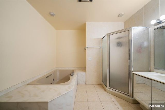 300 Gorge Road 62, Cliffside Park, NJ 07010