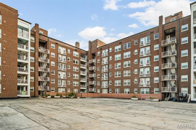 321 Belt Avenue 301, St Louis, MO 63112