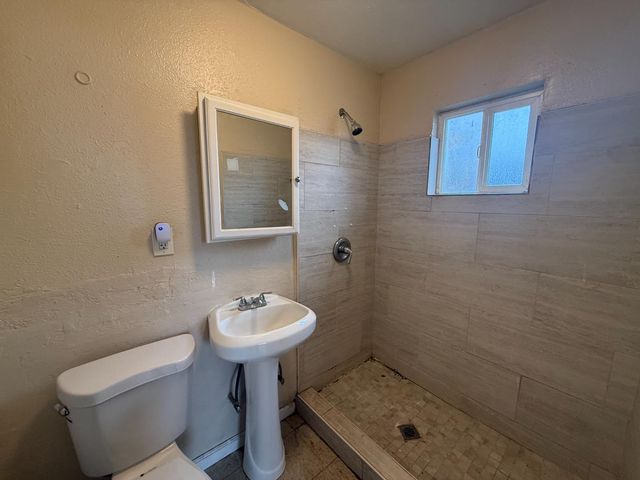 241 E Tuolumne Street, Fresno, CA 93706