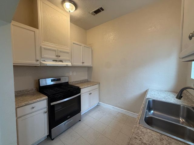 241 E Tuolumne Street, Fresno, CA 93706