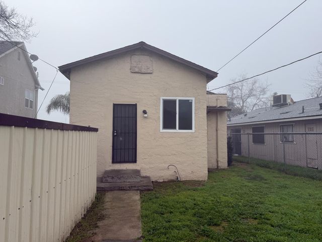 241 E Tuolumne Street, Fresno, CA 93706