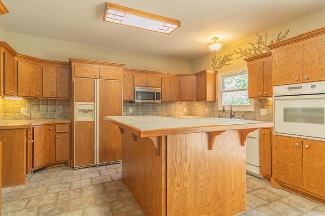 7 Resplandor Court, Hot Springs Village, AR 71909