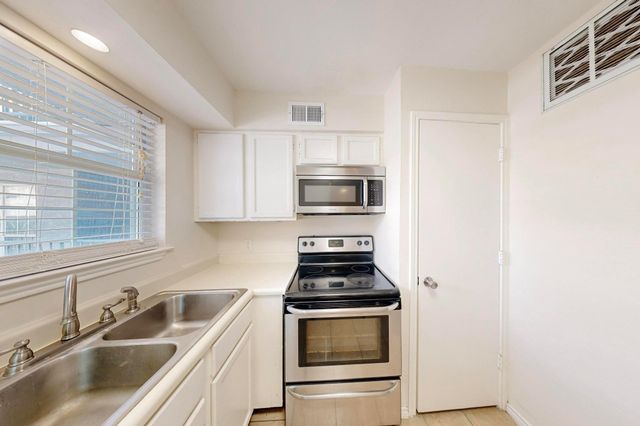 4303 Buena Vista Street 306, Dallas, TX 75205